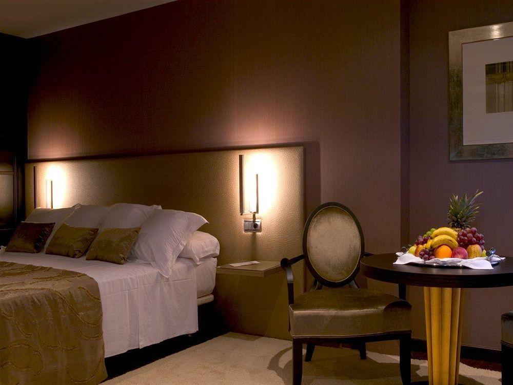 Iberik Santo Domingo Plaza Hotel Oviedo Ruang foto